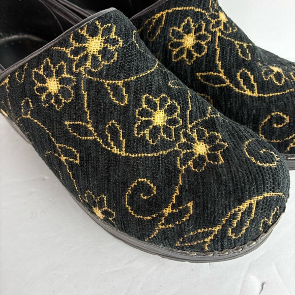 Dansko Black Floral Embroidered Tapestry Clogs, Sz 38 - Picture 4 of 9
